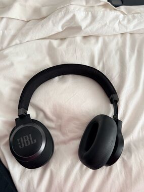 JBL live 660nc Black Wireless Over-Ear Headphones